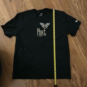 Nike tee, men’s size large